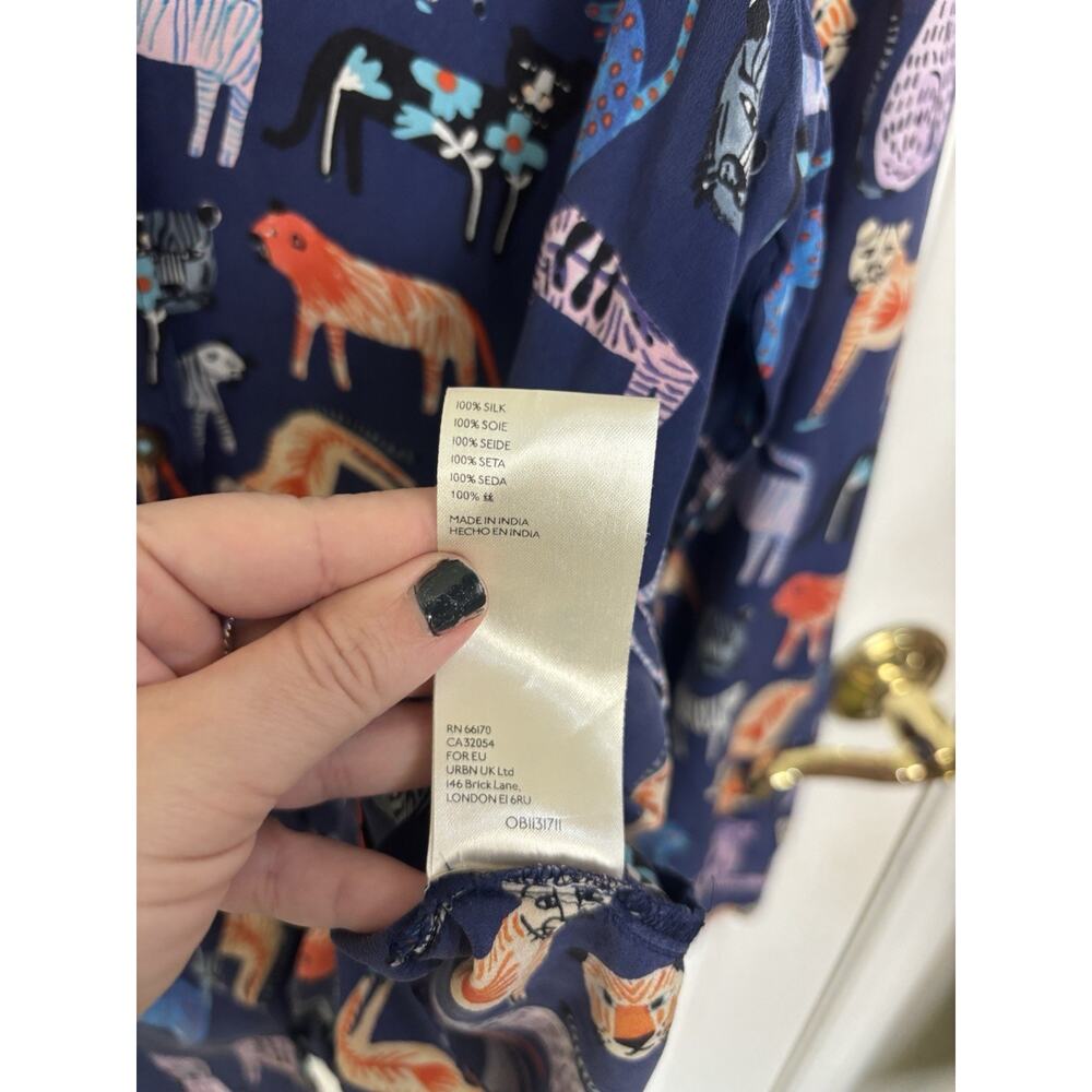 Anthropologie Carolyn Gavin Mariposa 100% Silk Blouse 12 Big Cat Novelty Print - Picture 8 of 8